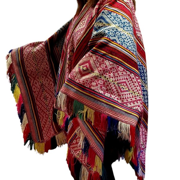 Antique Andean Festival Poncho – Handwoven Peruvian Masterpiece with Geometric - Picture 3 of 4